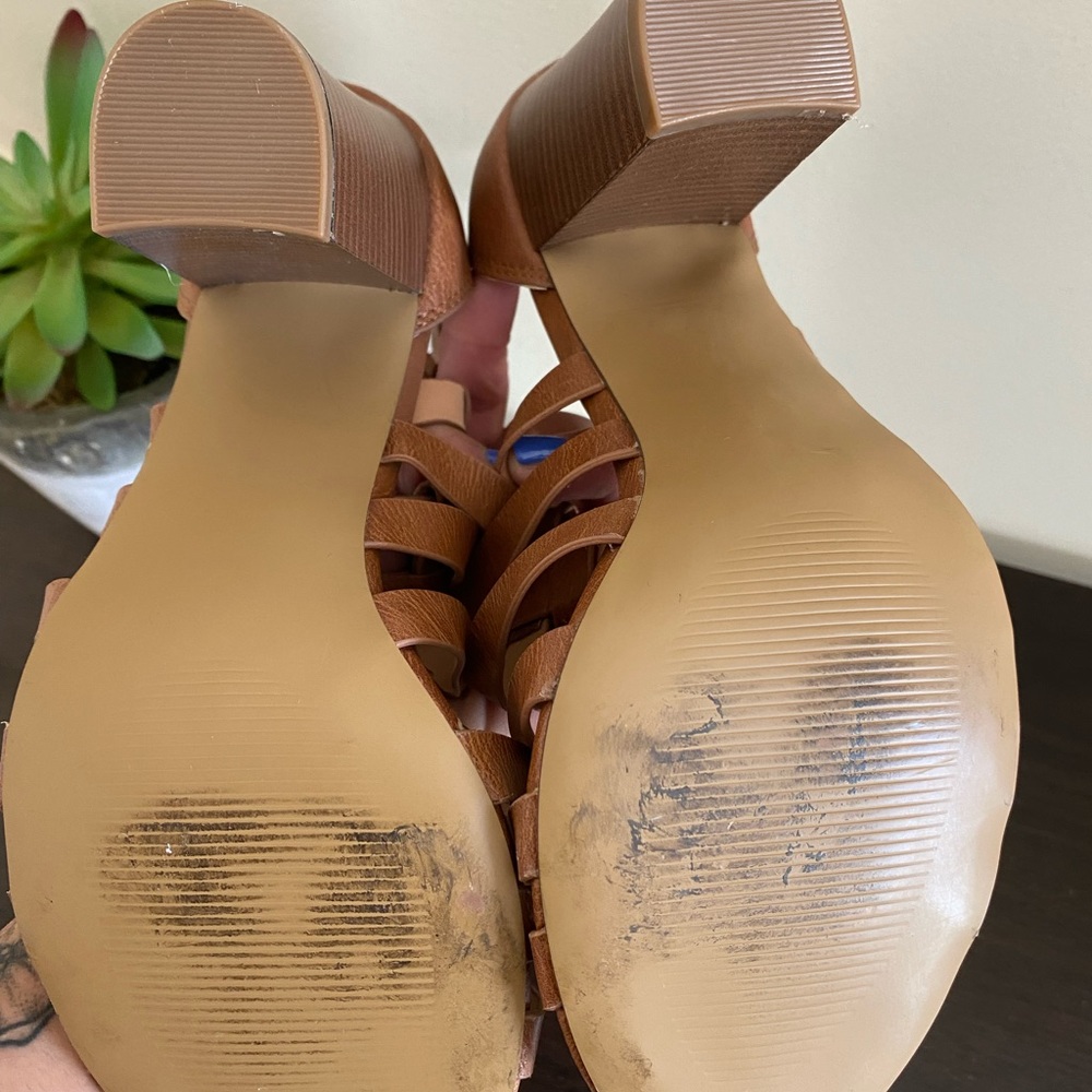 Heel Sandals 9.5 - Picture 5 of 5